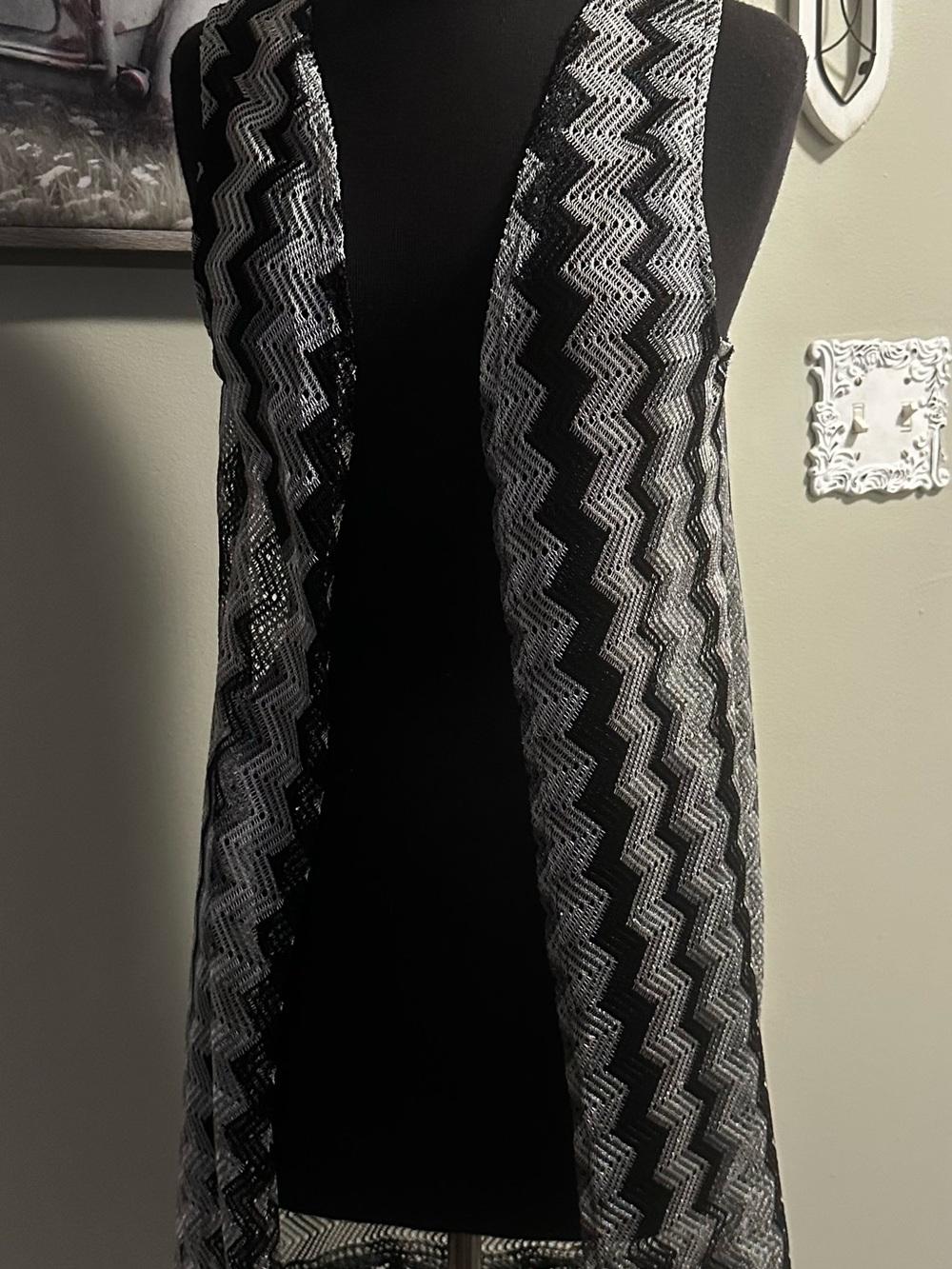 No Boundaries Black Top with Pink Size Tag